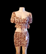 Load image into Gallery viewer, Cute floral chiffon mini skirt and crop top set nwt Small Kargo Fresh
