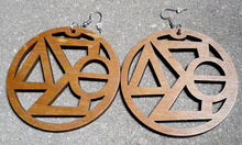 Load image into Gallery viewer, Delta Sigma Theta Natural Wood Earrings Kargo Fresh
