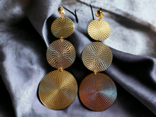 Load image into Gallery viewer, Extra large hammered disc clip on earrings Kargo Fresh
