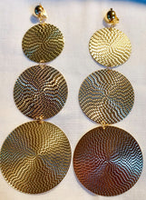 Load image into Gallery viewer, Extra large hammered disc clip on earrings Kargo Fresh
