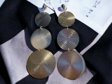 Load image into Gallery viewer, Extra large hammered disc clip on earrings Kargo Fresh
