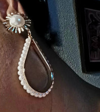 Load image into Gallery viewer, Faux Pearl Hoop Clip On Earrings Kargo Fresh
