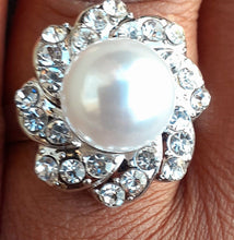 Load image into Gallery viewer, Faux pearl and Rhinestone Ring Kargo Fresh
