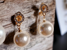 Load image into Gallery viewer, Faux pearl dangle clip on earrings Kargo Fresh
