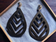 Load image into Gallery viewer, Geometric clip on earrings Kargo Fresh
