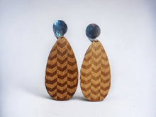 Load image into Gallery viewer, Geometric design wood earrings Kargo Fresh
