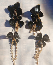 Load image into Gallery viewer, Glam flower clip on earrings Kargo Fresh
