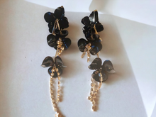 Load image into Gallery viewer, Glam flower clip on earrings Kargo Fresh
