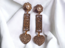 Load image into Gallery viewer, Glam handmade Queen earrings Kargo Fresh
