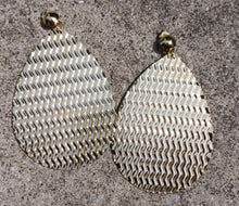 Load image into Gallery viewer, Gold Extra Large Abstract Disc Dangle Clip on Earrings Kargo Fresh
