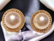 Load image into Gallery viewer, Gold Large Clip on Pearl Cluster  Stud Earrings Kargo Fresh

