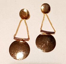 Load image into Gallery viewer, Gold metal hanging disc earrings Kargo Fresh
