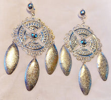 Load image into Gallery viewer, Hammered Disc Clip on Earrings 3 inch silver Kargo Fresh
