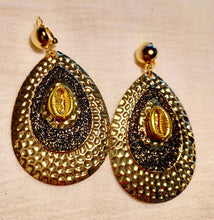 Load image into Gallery viewer, Hammered Gold metal Boho Cluster Clip On Earrings Kargo Fresh
