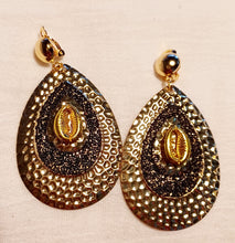 Load image into Gallery viewer, Hammered Gold metal Boho Cluster Clip On Earrings Kargo Fresh
