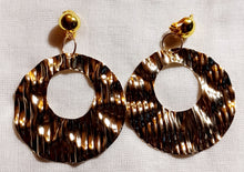 Load image into Gallery viewer, Hammered Hoop Clip on Earrings gold Kargo Fresh
