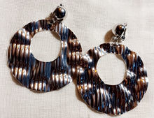 Load image into Gallery viewer, Hammered Hoop Clip on Earrings silver Kargo Fresh
