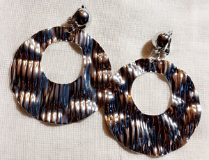 Hammered Hoop Clip on Earrings silver Kargo Fresh