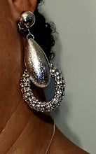 Load image into Gallery viewer, Hammered Metal and Mesh Chain Clip on Earrings Kargo Fresh
