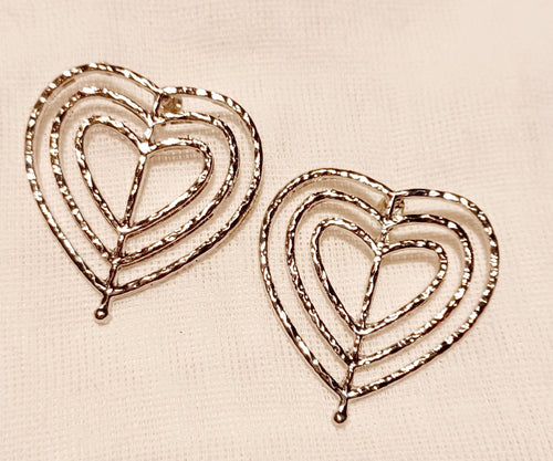 Hammered heart stud earrings Kargo Fresh