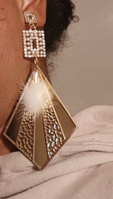 Load image into Gallery viewer, Hammered metal feather and rhinestone Clip on Earrings Kargo Fresh
