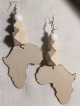 Load image into Gallery viewer, Handmade Natural wooden Africa Earrings Kargo Fresh
