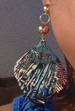 Load image into Gallery viewer, Handmade abstract boho clip on earrings Kargo Fresh
