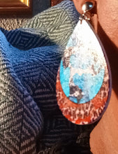 Load image into Gallery viewer, Handmade boho wooden earrings Kargo Fresh
