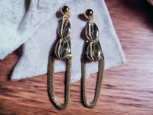 Handmade cowrie and chain clip on earrings Kargo Fresh