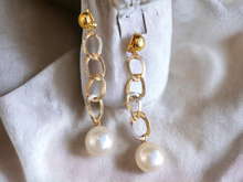 Load image into Gallery viewer, Handmade faux pearl and chain clip on earrings gold Kargo Fresh
