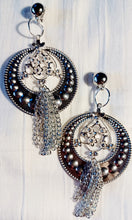 Load image into Gallery viewer, Handmade hammered hoop and chain clip on earrings Kargo Fresh
