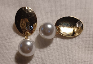 Handmade small faux pearl earrings Kargo Fresh