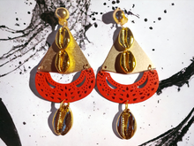 Load image into Gallery viewer, Handmade wood and cowire clip on earrings Kargo Fresh
