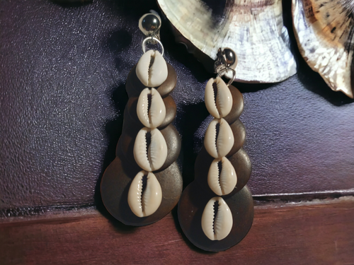 Handmade wood and cowrie clip on earrings Kargo Fresh