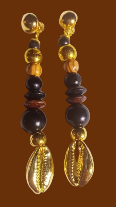 Handmade wood and cowrie clip on earrings Kargo Fresh