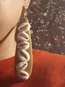 Handmade wood and cowrie shell earrings new Kargo Fresh