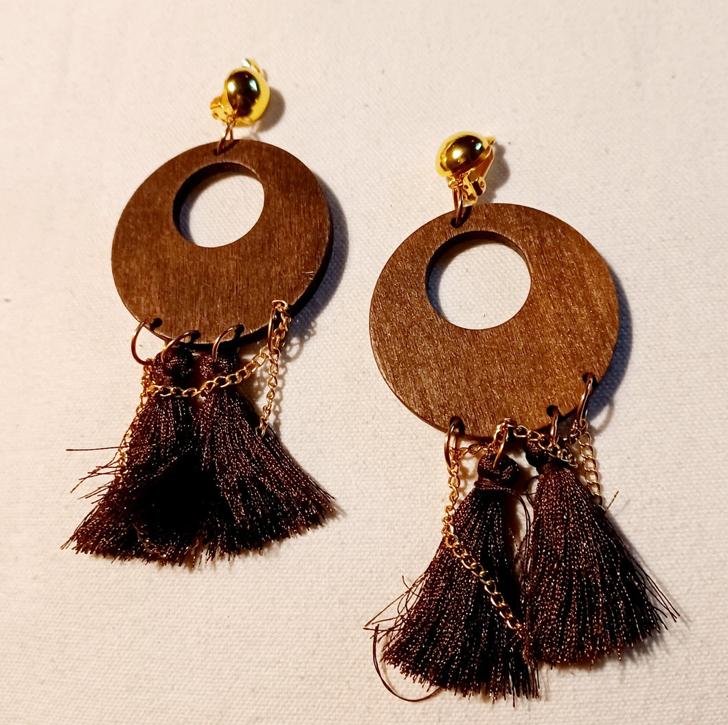 Handmade wood and tassels clip on earrings Kargo Fresh