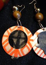 Load image into Gallery viewer, Handpainted Ankh Africa Leather Purse and Earrings Set Kargo Fresh
