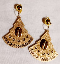 Load image into Gallery viewer, Handpainted Natural Wood Boho Clip On Earrings Kargo Fresh
