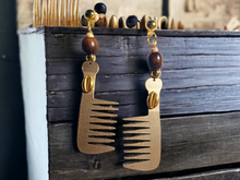 Load image into Gallery viewer, Handpainted afro comb clip on earrings Kargo Fresh
