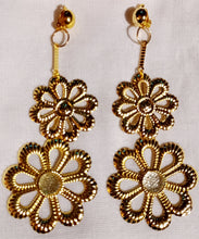 Load image into Gallery viewer, Large art daisy clip on earrings Kargo Fresh
