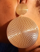 Load image into Gallery viewer, Large hammered disc earrings Kargo Fresh
