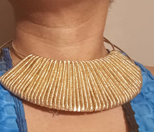 Load image into Gallery viewer, Large queens collar and clip on earrings set Kargo Fresh
