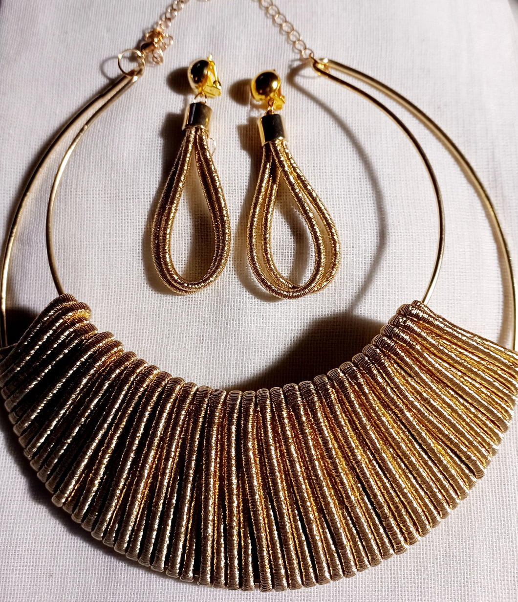 Large queens collar and clip on earrings set Kargo Fresh