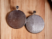 Load image into Gallery viewer, Large silver wood disc clip on earrings Kargo Fresh
