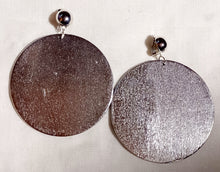 Load image into Gallery viewer, Large silver wood disc clip on earrings Kargo Fresh
