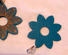 Load image into Gallery viewer, Large wooden Daisy Flower clip on Earrings Kargo Fresh
