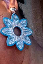 Load image into Gallery viewer, Large wooden Daisy Flower clip on Earrings Kargo Fresh
