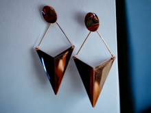 Load image into Gallery viewer, Light abstract metal clip on earrings Kargo Fresh
