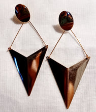 Load image into Gallery viewer, Light abstract metal clip on earrings Kargo Fresh

